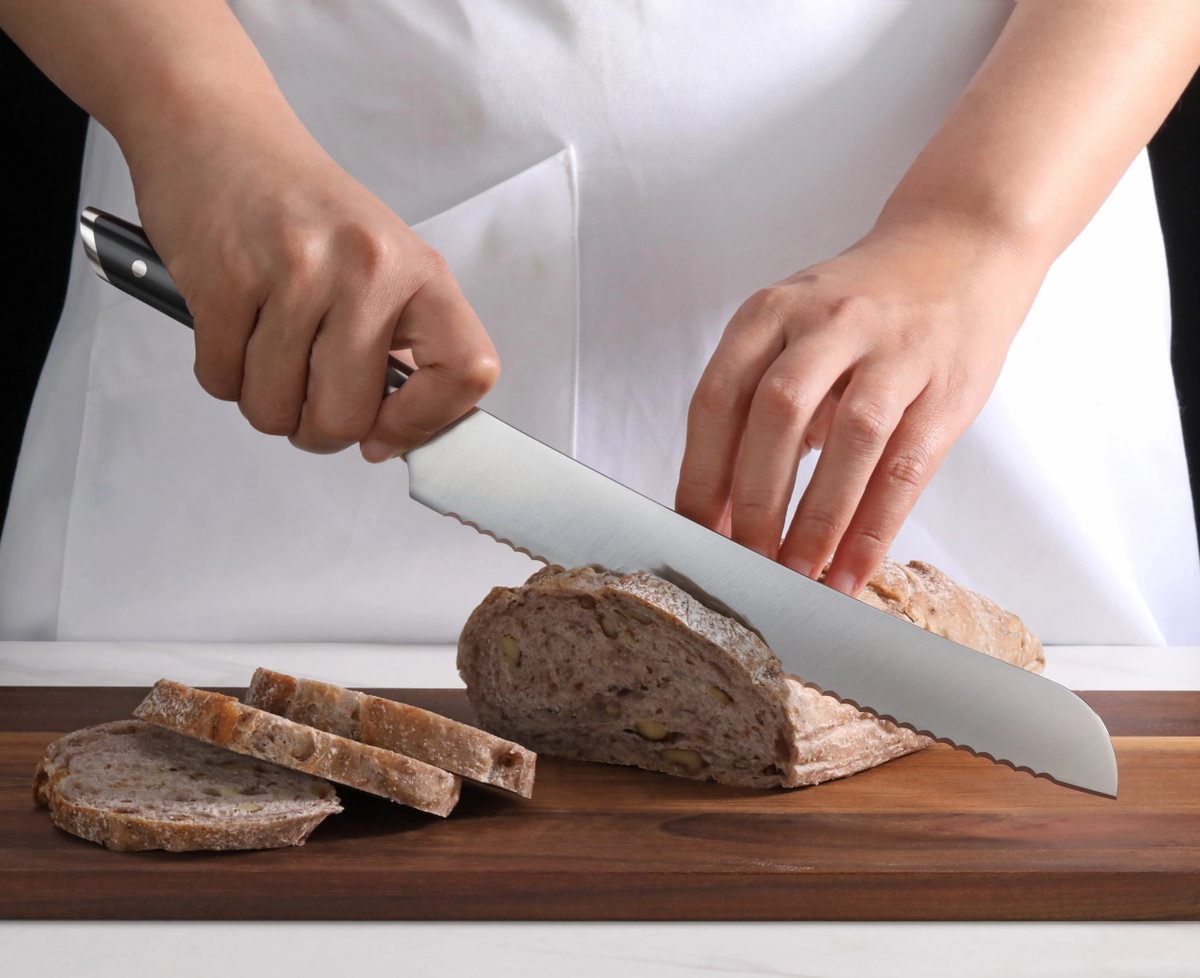 A Guide to Serrated Knives and Their Uses